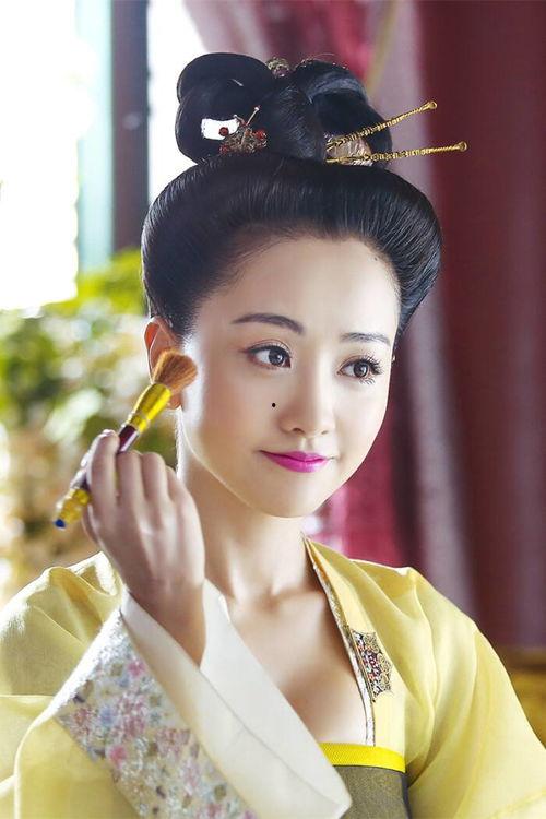 娱乐圈吃瓜帖子 杨蓉,娱乐圈的“瓜中瓜”，揭秘她的那些不为人知的故事